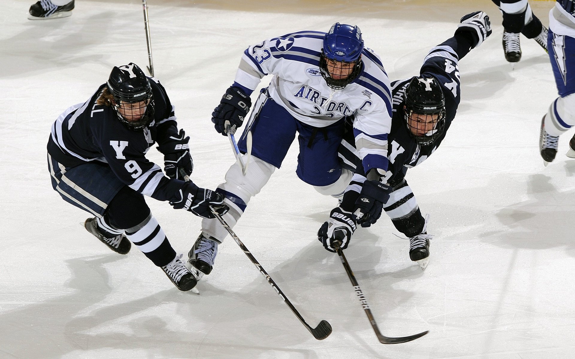 德甲数据分析驱动下的前场压迫效率评估模型，前场压迫原则