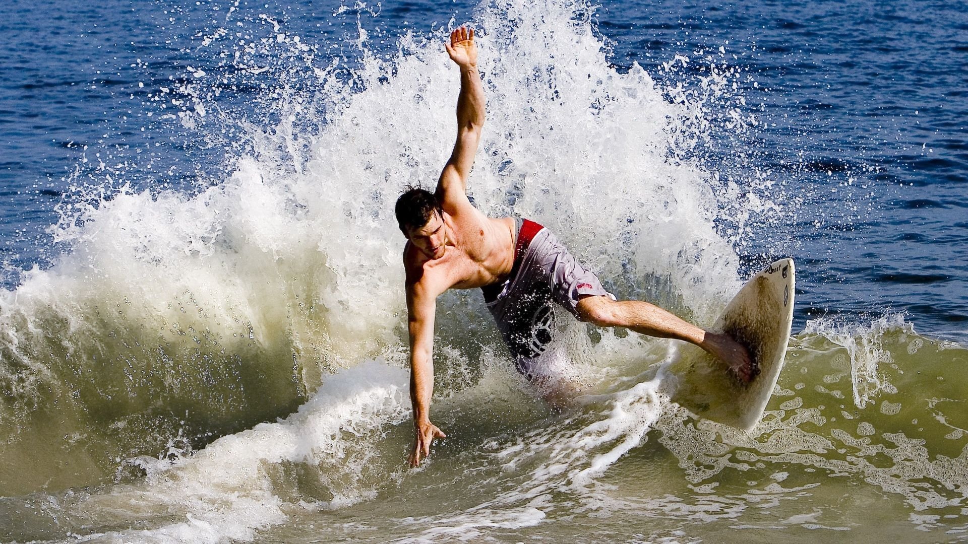 传奇巨星的“人生第二春”，退役后继续影响联盟，传奇退役选手